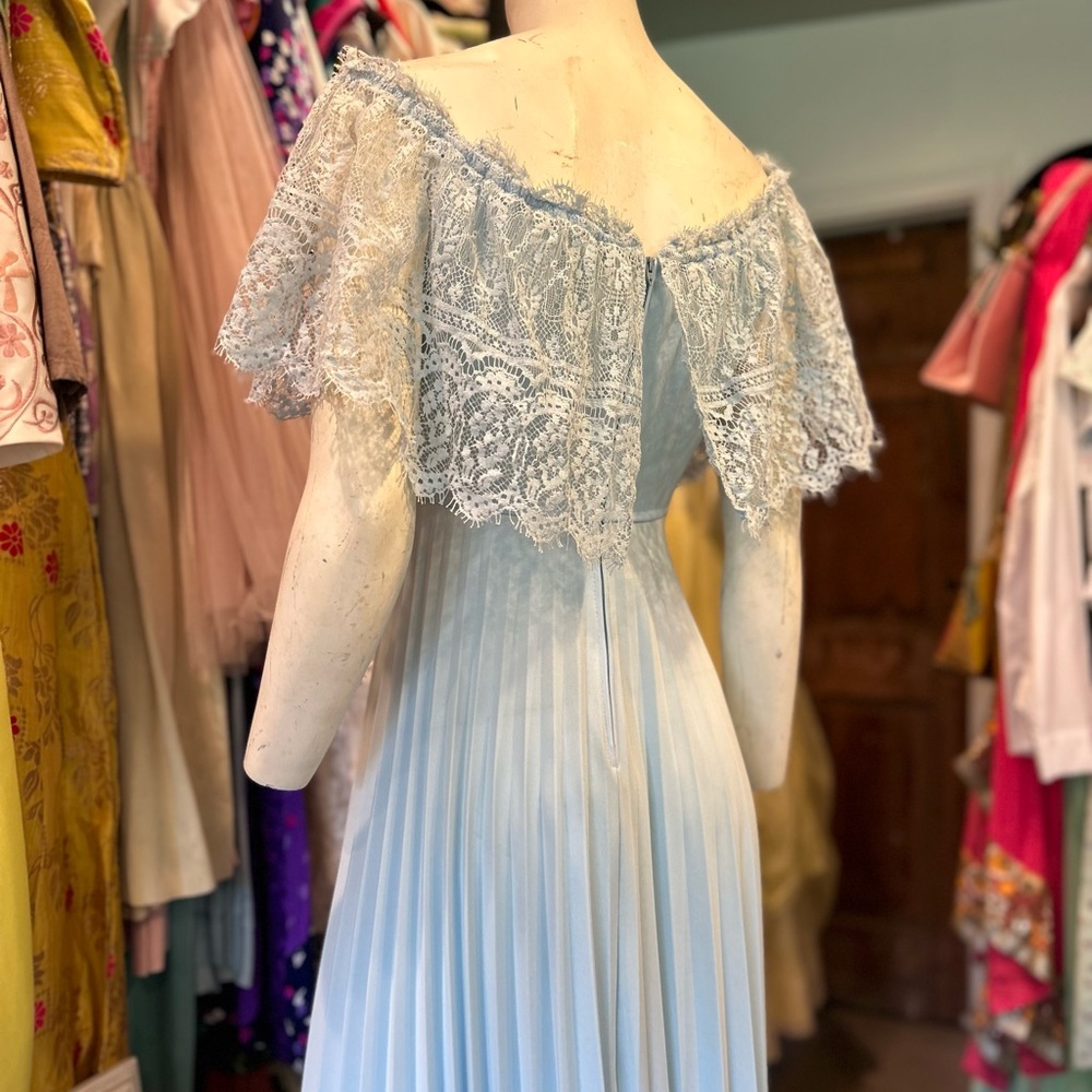 70s Lace Gown - Picture 7 of 14